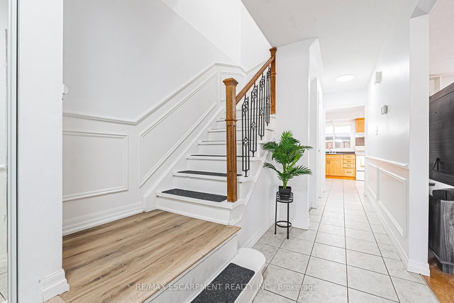 4 - 2220 UPPER MIDDLE Road