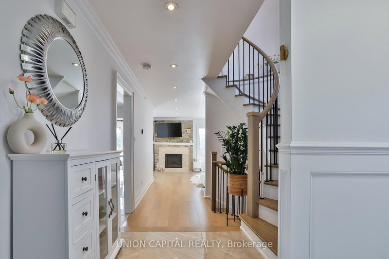 168 Kingsbridge Garden Circ, Mississauga, L5R 1T5 | Image 3