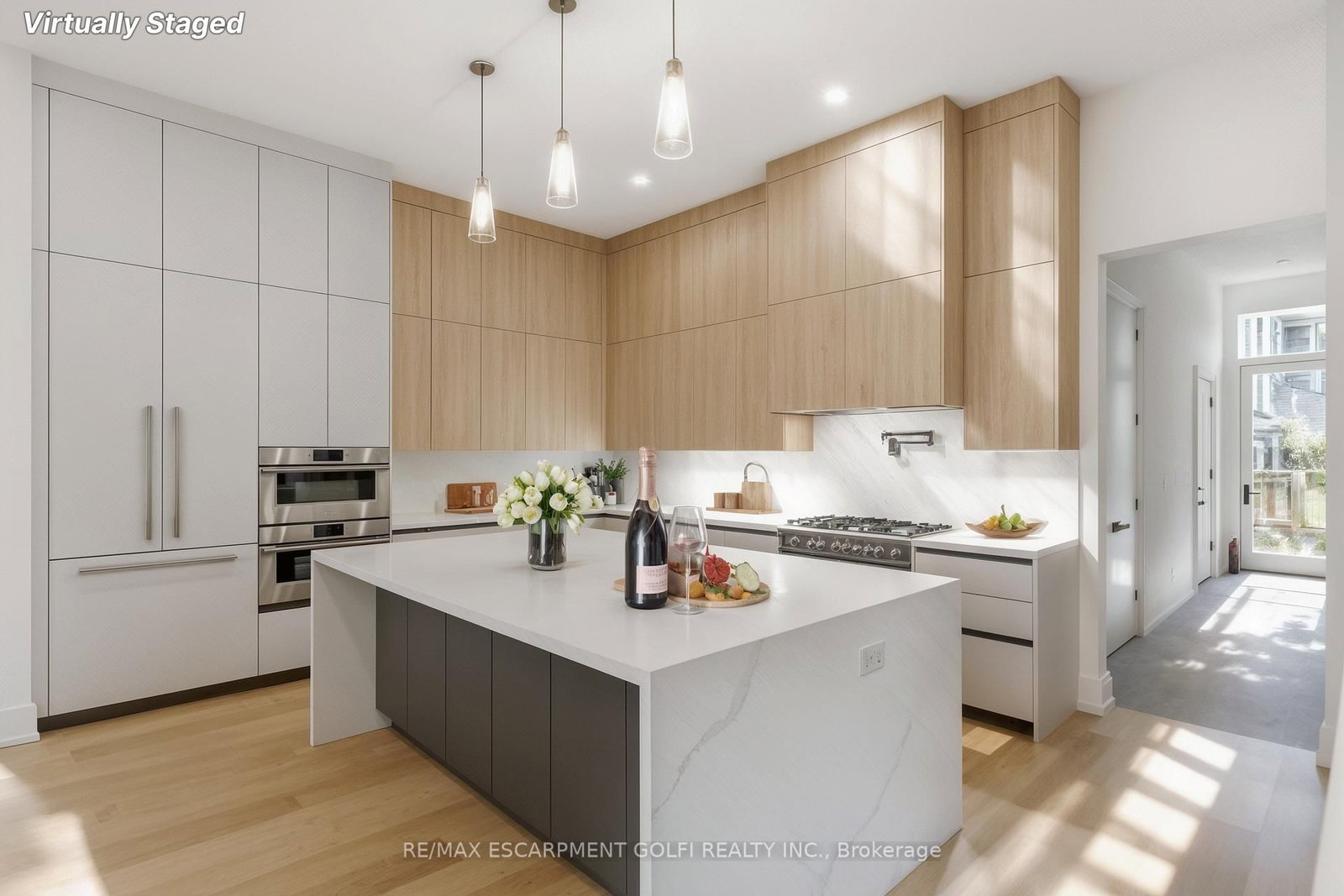 Detached House for sale at 135 Secord Lane, Burlington, Ontario, L7L 2H6 - Shoreacres - MLS: W12566030