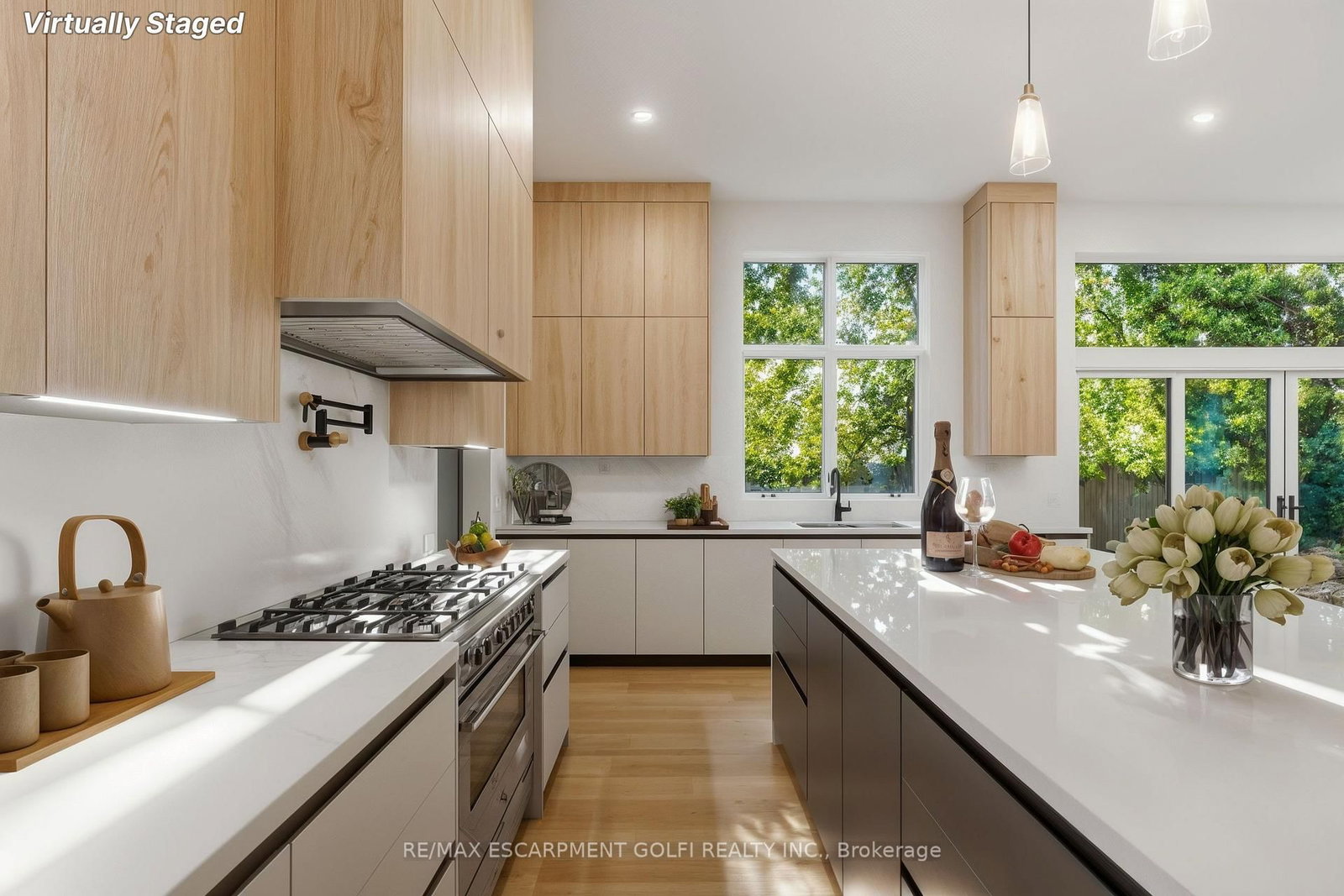 Detached House for sale at 135 Secord Lane, Burlington, Ontario, L7L 2H6 - Shoreacres - MLS: W12566030