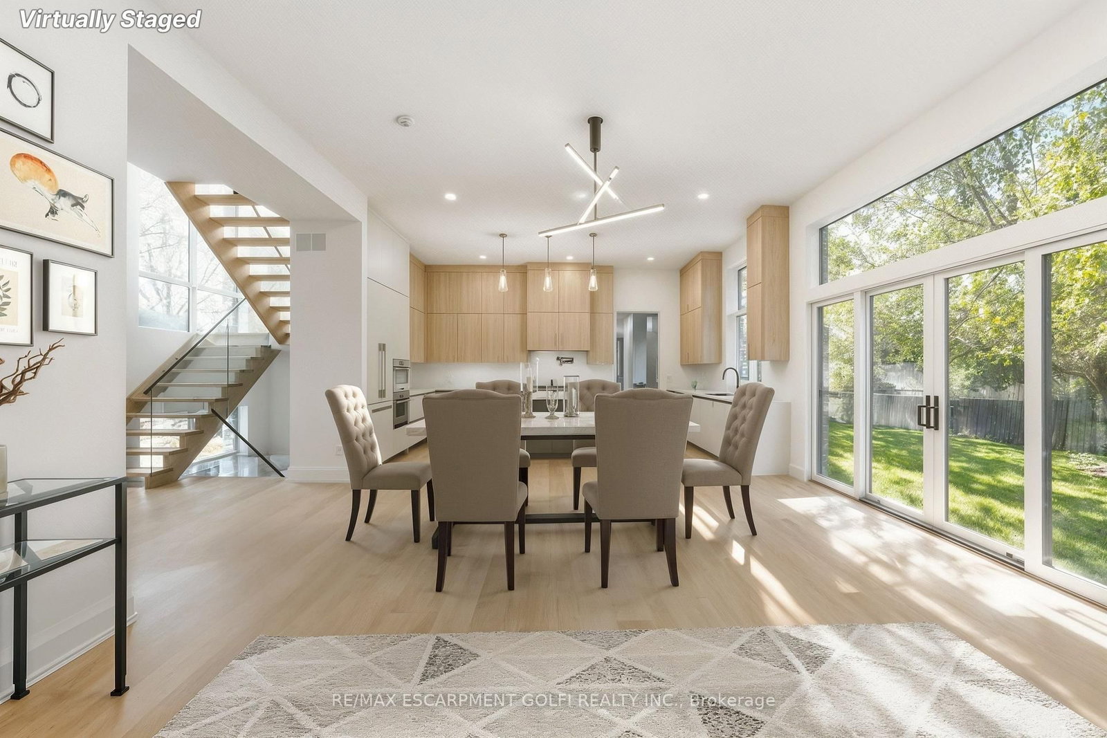 Detached House for sale at 135 Secord Lane, Burlington, Ontario, L7L 2H6 - Shoreacres - MLS: W12566030