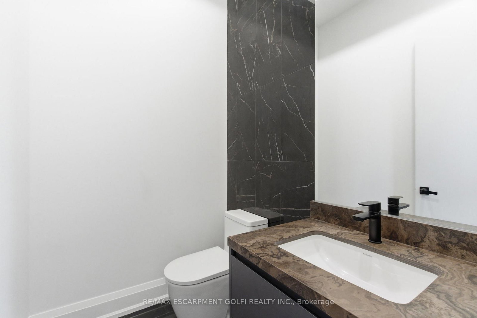 Detached House for sale at 135 Secord Lane, Burlington, Ontario, L7L 2H6 - Shoreacres - MLS: W12566030