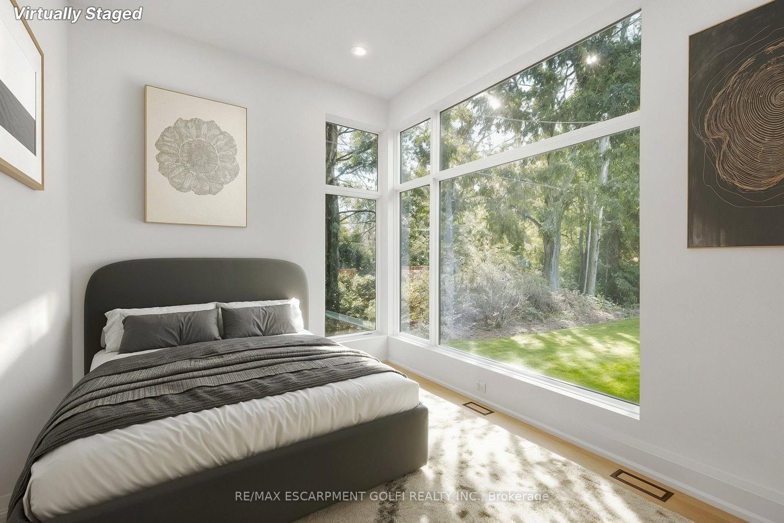 Detached House for sale at 135 Secord Lane, Burlington, Ontario, L7L 2H6 - Shoreacres - MLS: W12566030