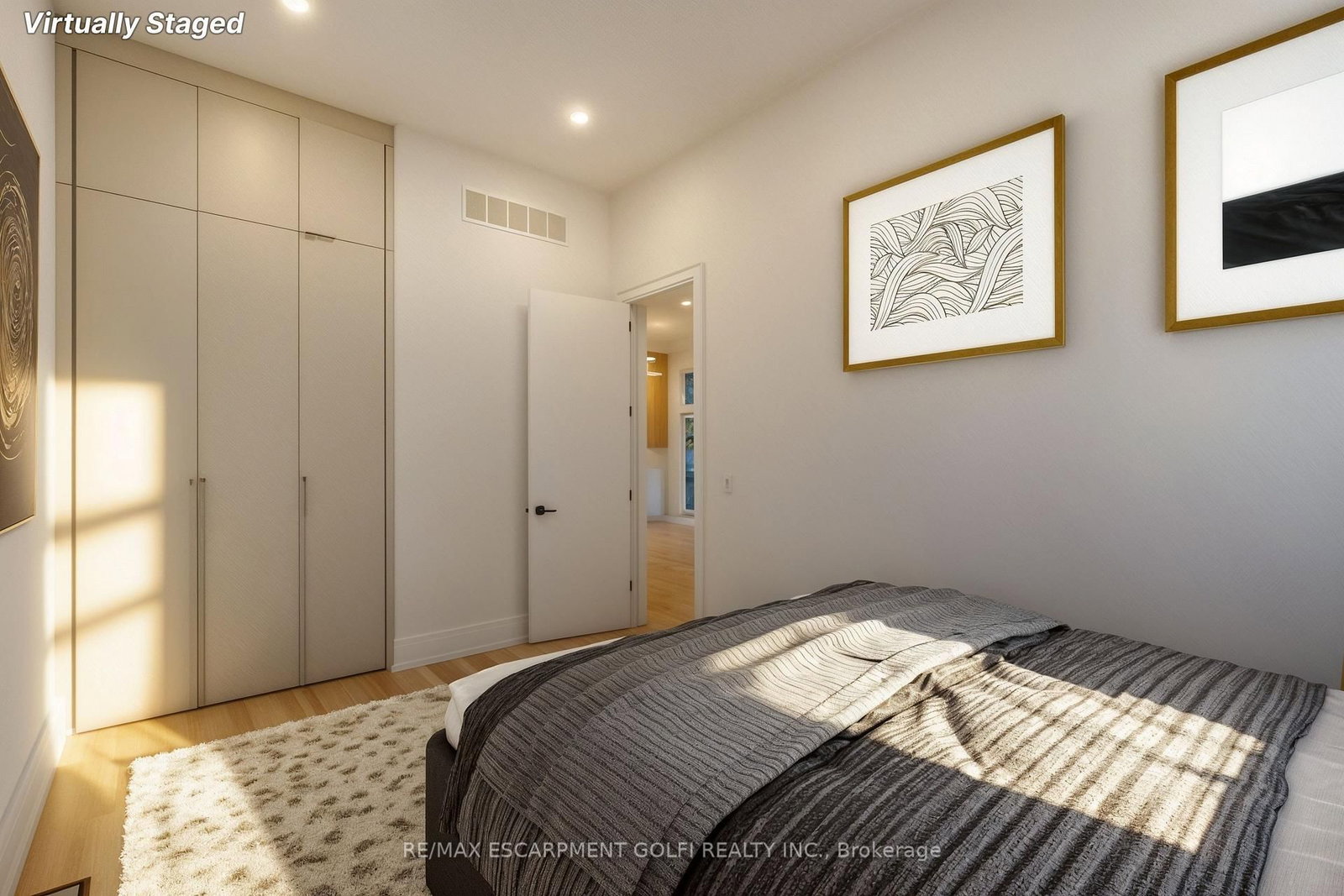 Detached House for sale at 135 Secord Lane, Burlington, Ontario, L7L 2H6 - Shoreacres - MLS: W12566030