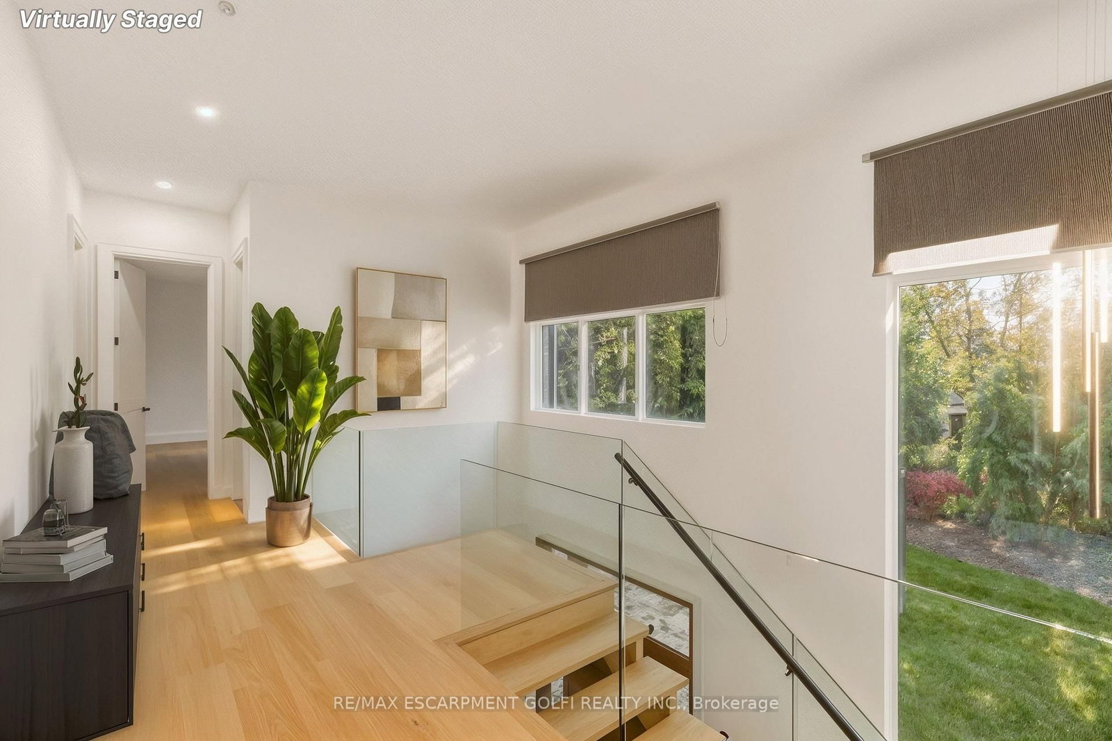 Detached House for sale at 135 Secord Lane, Burlington, Ontario, L7L 2H6 - Shoreacres - MLS: W12566030