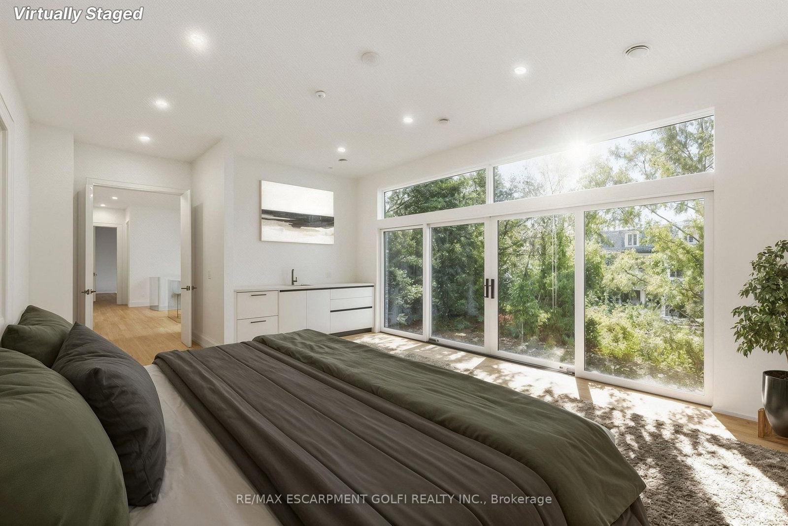 Detached House for sale at 135 Secord Lane, Burlington, Ontario, L7L 2H6 - Shoreacres - MLS: W12566030