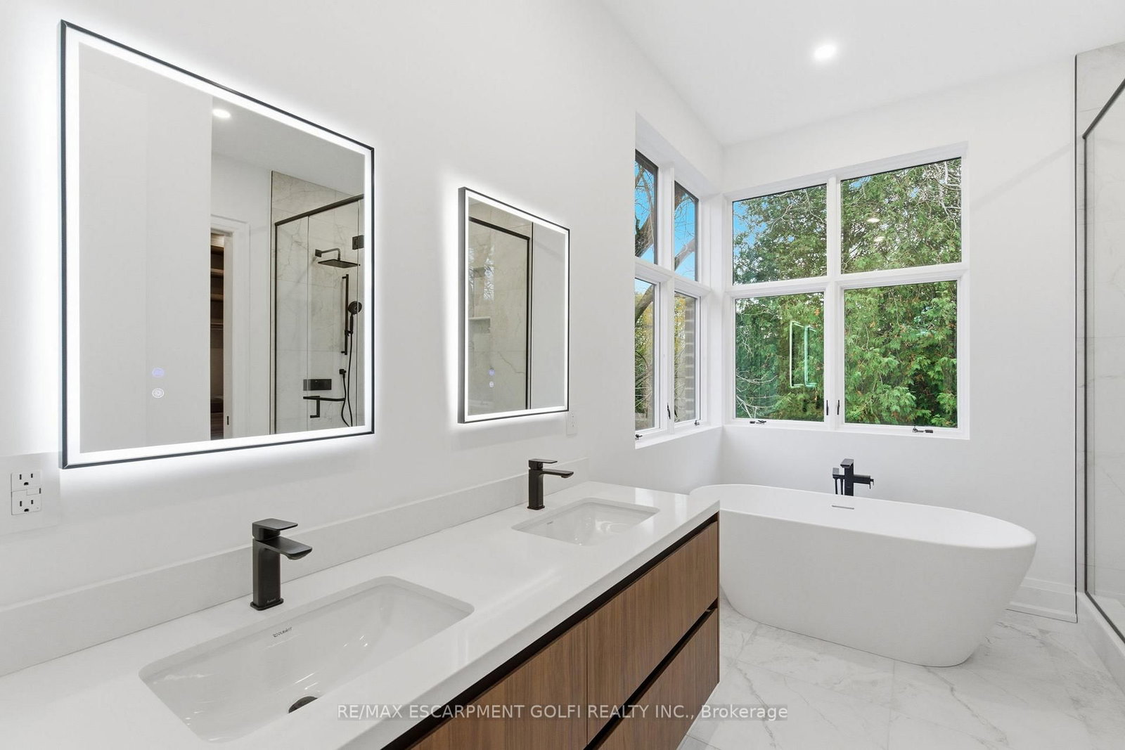 Detached House for sale at 135 Secord Lane, Burlington, Ontario, L7L 2H6 - Shoreacres - MLS: W12566030