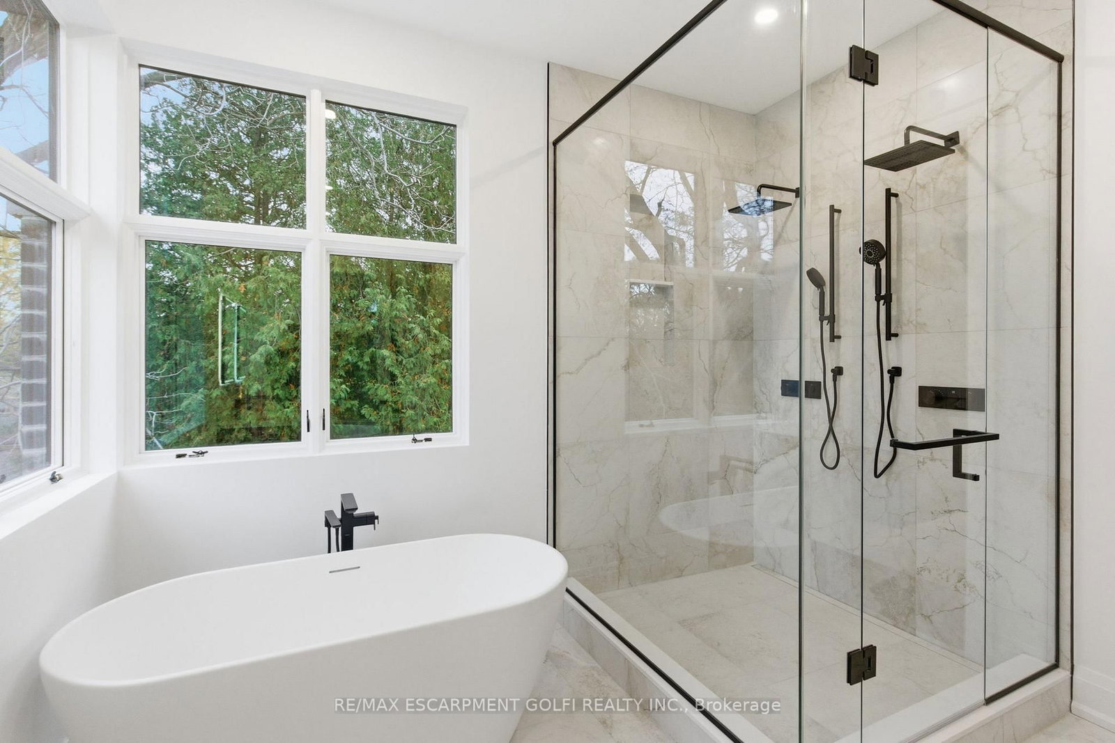 Detached House for sale at 135 Secord Lane, Burlington, Ontario, L7L 2H6 - Shoreacres - MLS: W12566030