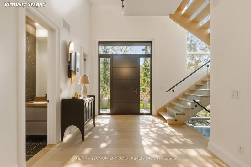 135 Secord Lane, Burlington, L7L 2H6 | Image 3