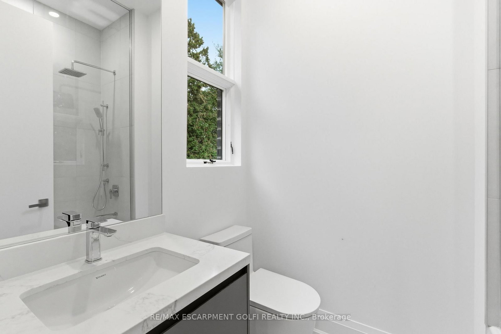 Detached House for sale at 135 Secord Lane, Burlington, Ontario, L7L 2H6 - Shoreacres - MLS: W12566030