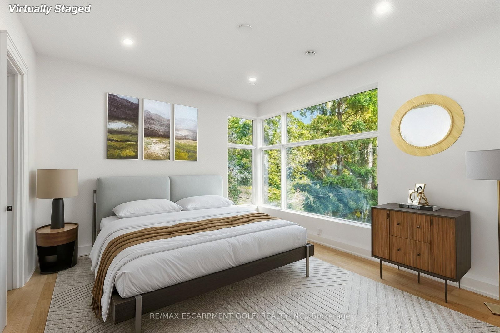 Detached House for sale at 135 Secord Lane, Burlington, Ontario, L7L 2H6 - Shoreacres - MLS: W12566030