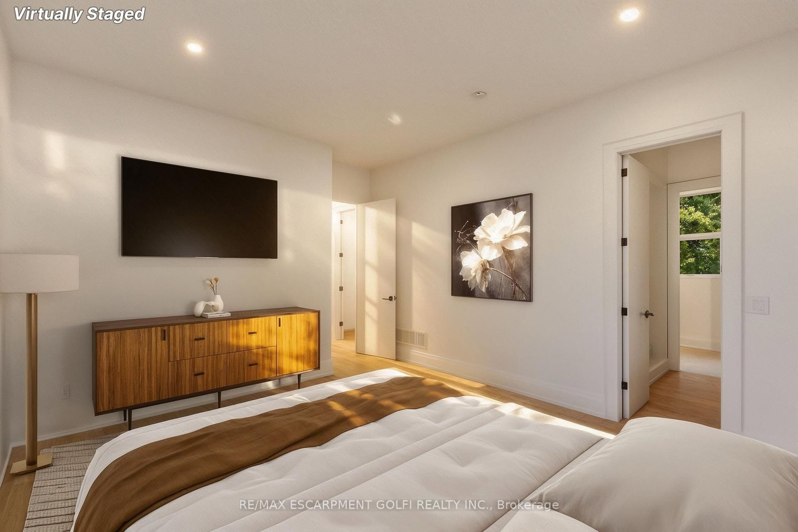 Detached House for sale at 135 Secord Lane, Burlington, Ontario, L7L 2H6 - Shoreacres - MLS: W12566030