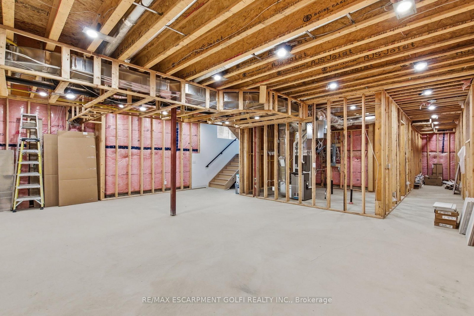 Detached House for sale at 135 Secord Lane, Burlington, Ontario, L7L 2H6 - Shoreacres - MLS: W12566030