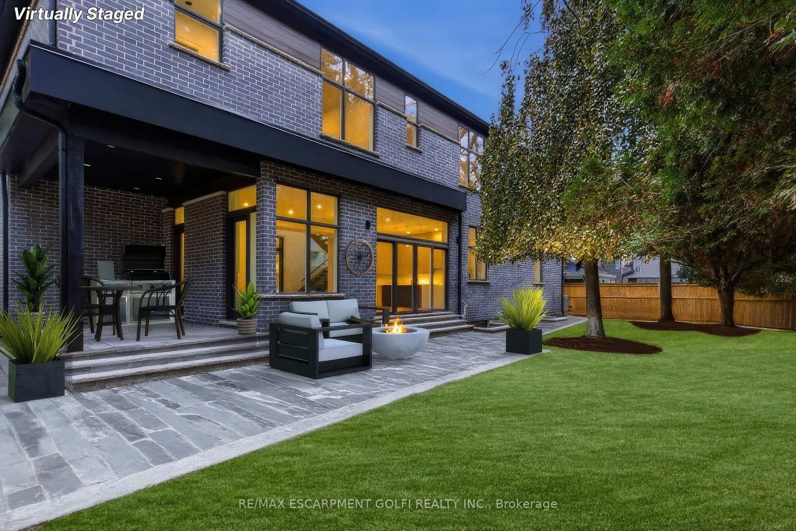 Detached House for sale at 135 Secord Lane, Burlington, Ontario, L7L 2H6 - Shoreacres - MLS: W12566030