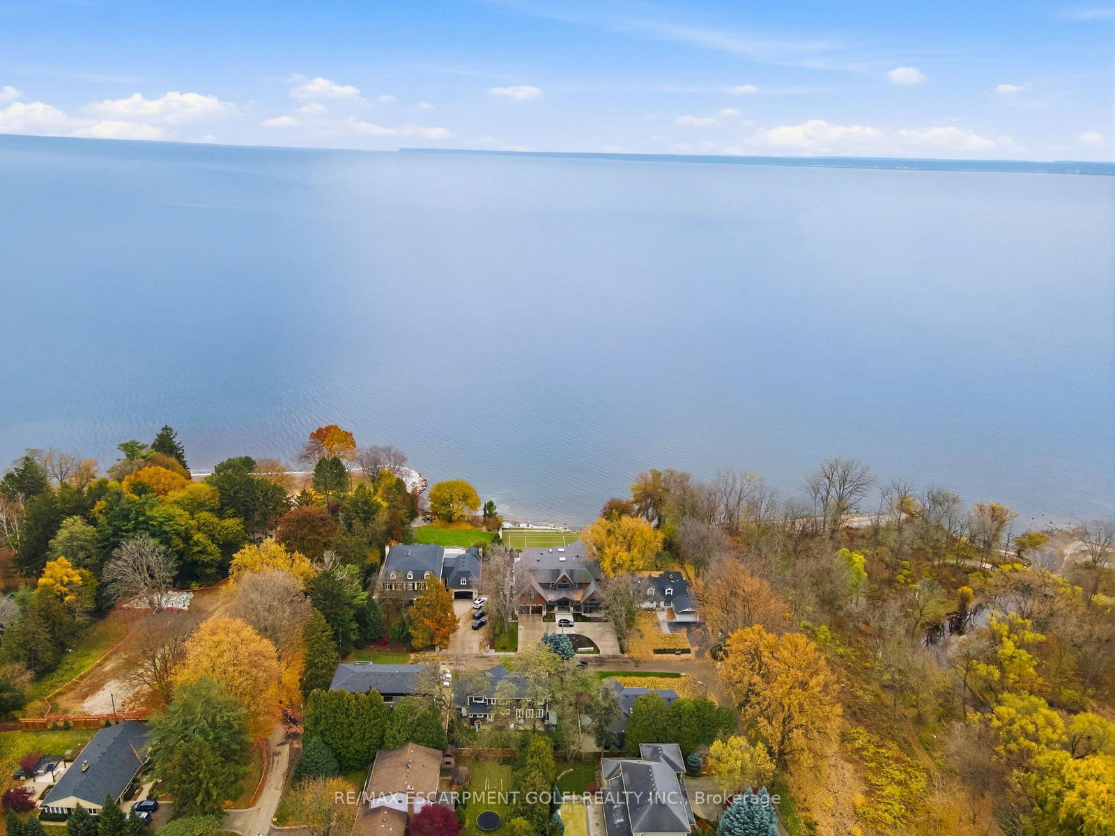 Detached House for sale at 135 Secord Lane, Burlington, Ontario, L7L 2H6 - Shoreacres - MLS: W12566030