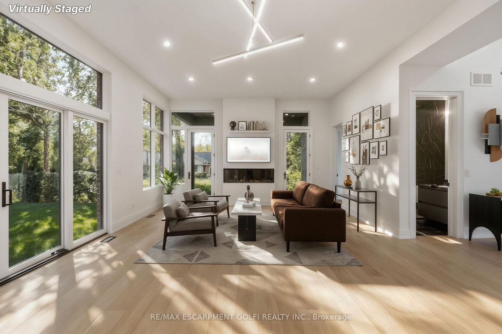 Detached House for sale at 135 Secord Lane, Burlington, Ontario, L7L 2H6 - Shoreacres - MLS: W12566030