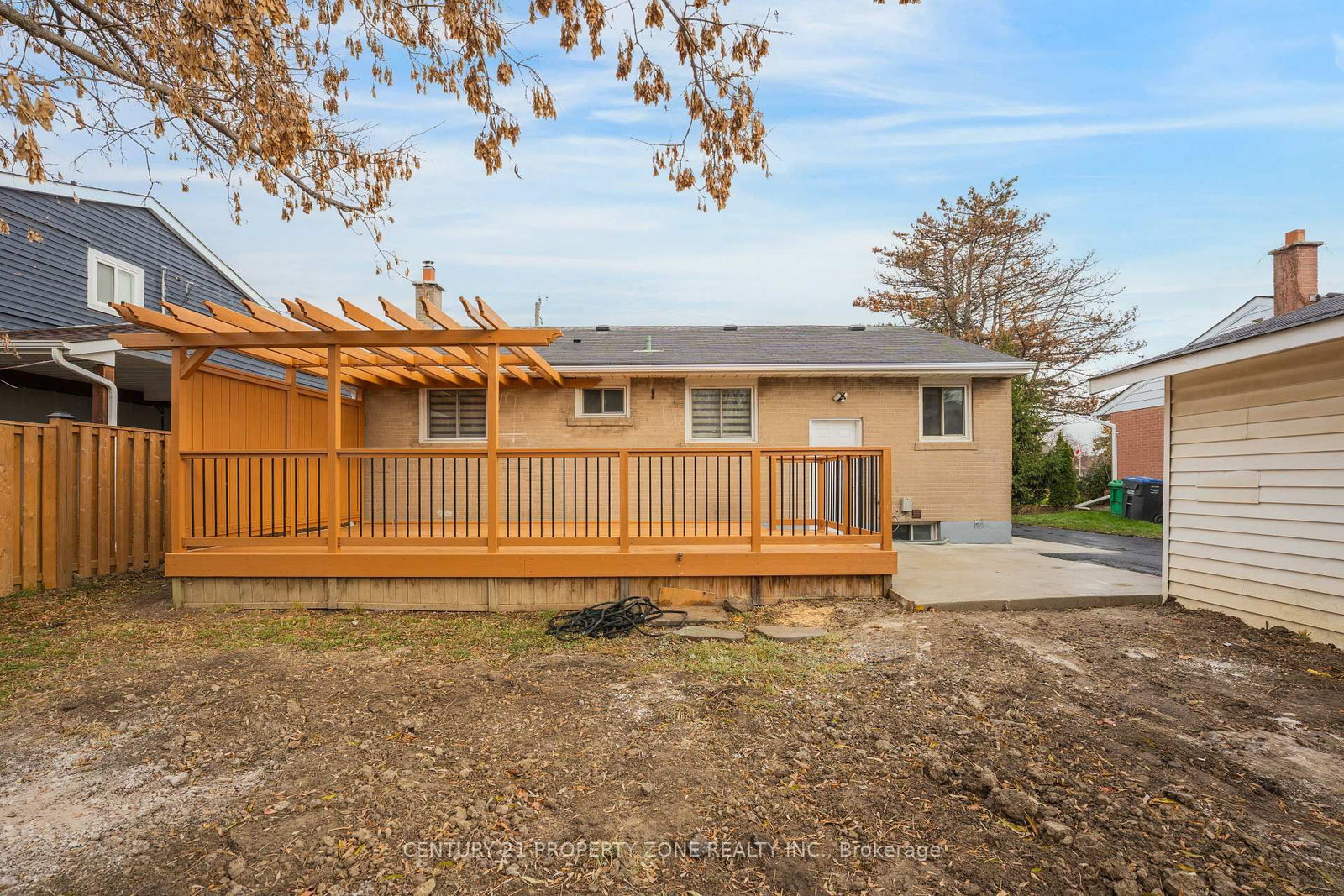 Detached House sold at 187 Martha Crescent, Caledon, Ontario, L7E 4X2 - Bolton West - MLS: W12566168