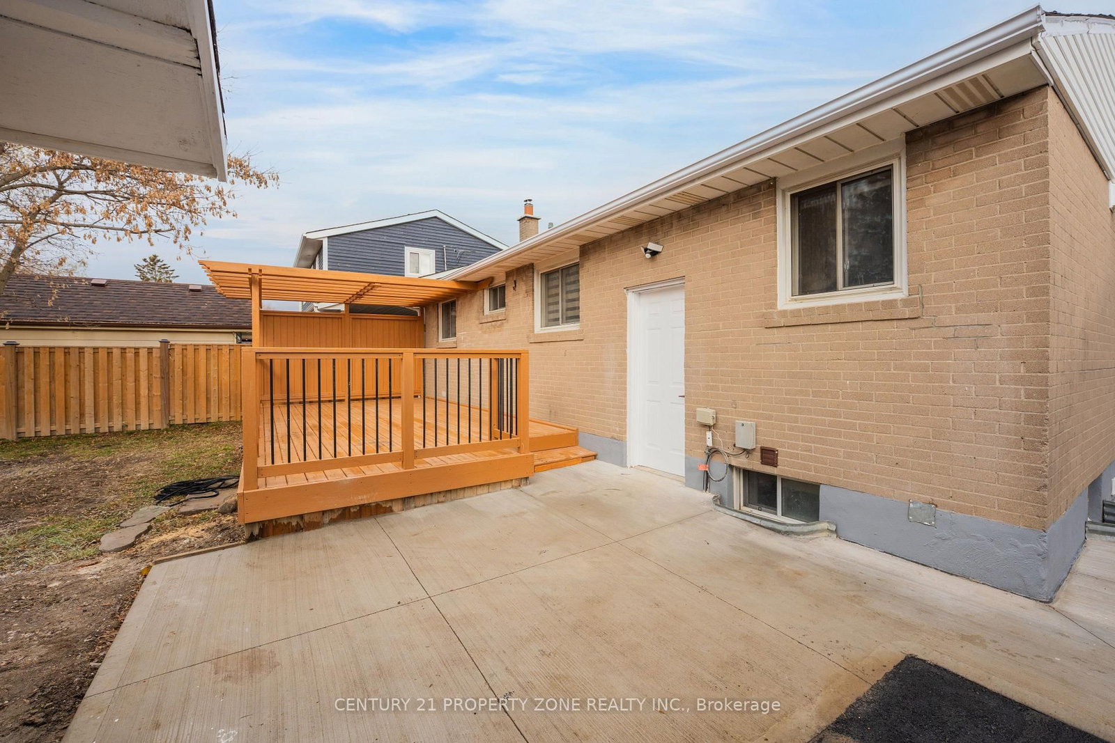 Detached House sold at 187 Martha Crescent, Caledon, Ontario, L7E 4X2 - Bolton West - MLS: W12566168