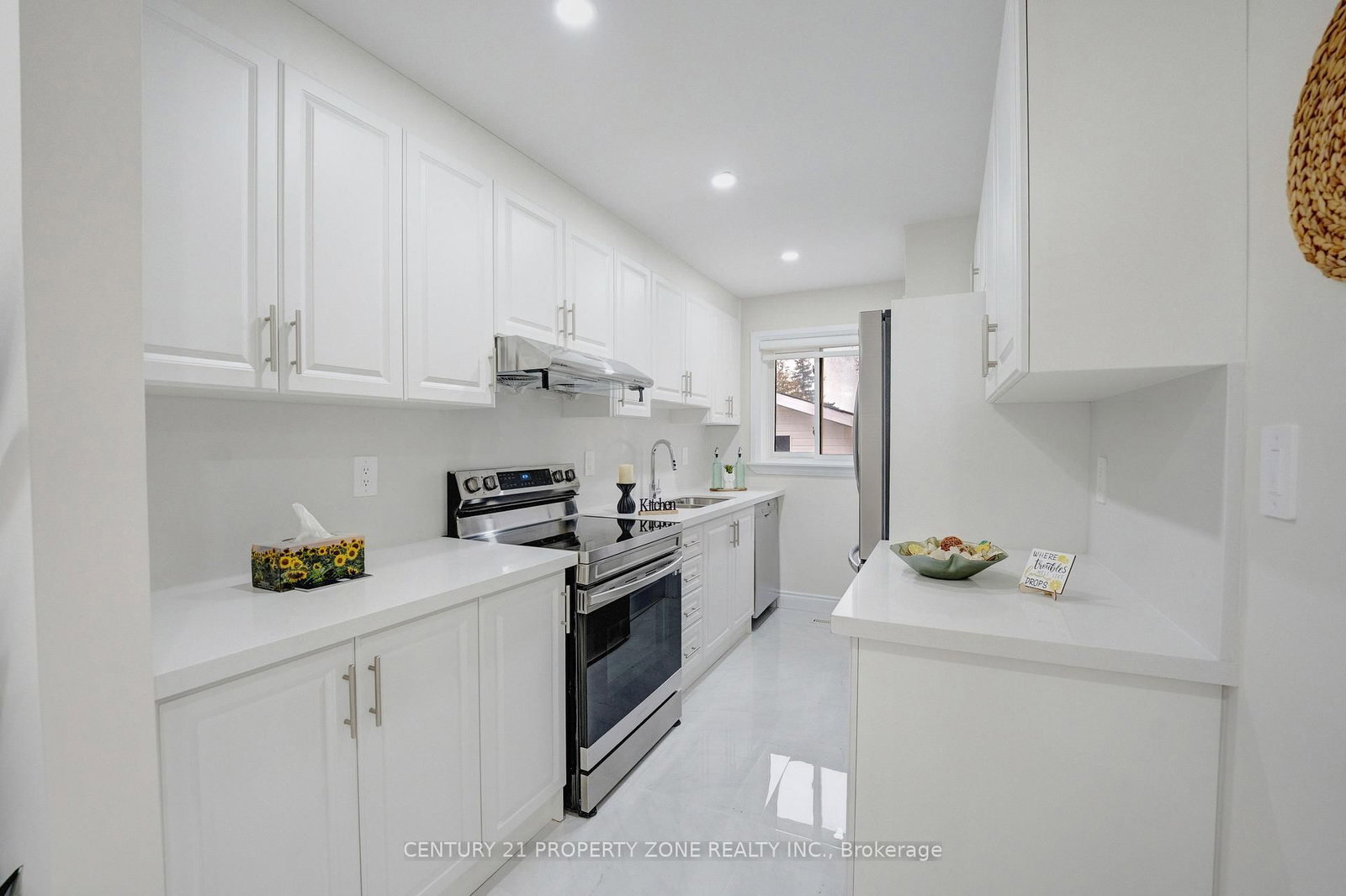 Detached House sold at 187 Martha Crescent, Caledon, Ontario, L7E 4X2 - Bolton West - MLS: W12566168