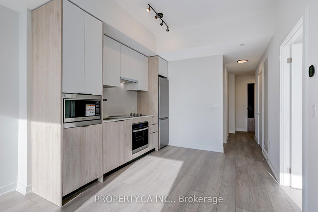 526 - 1007 The Queensway