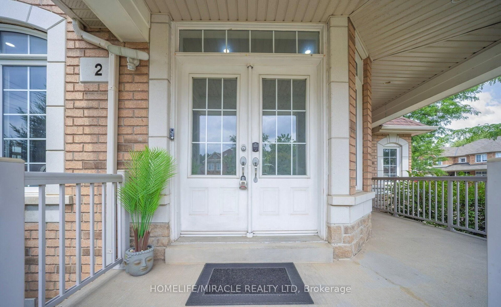 Listing Image 4