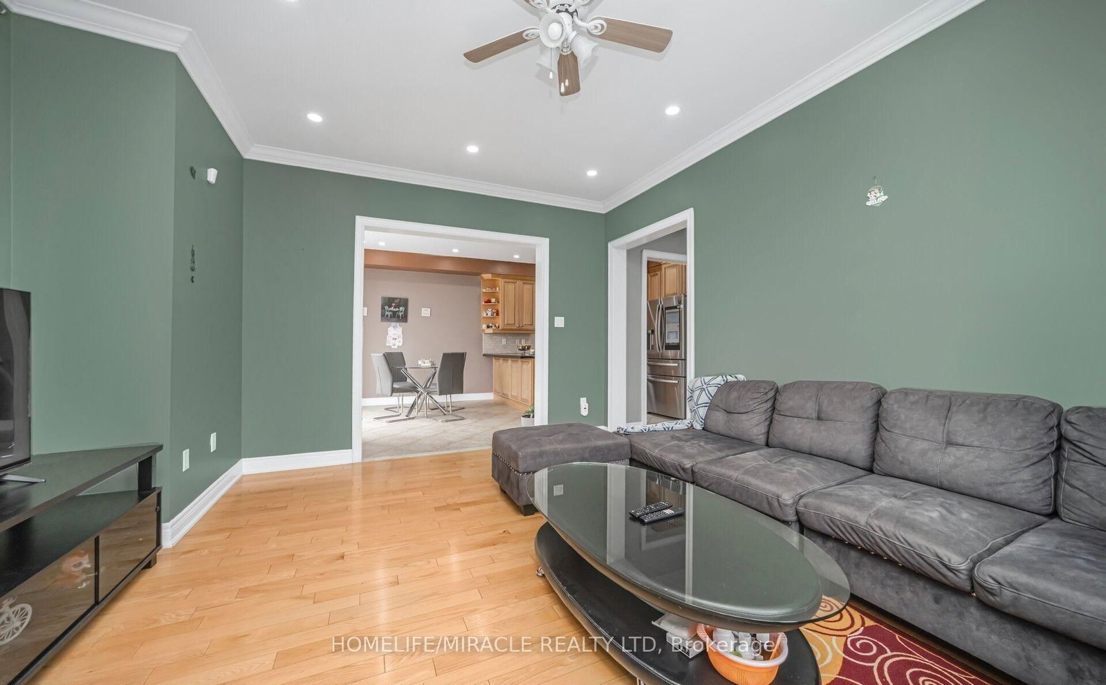 Listing Image 9