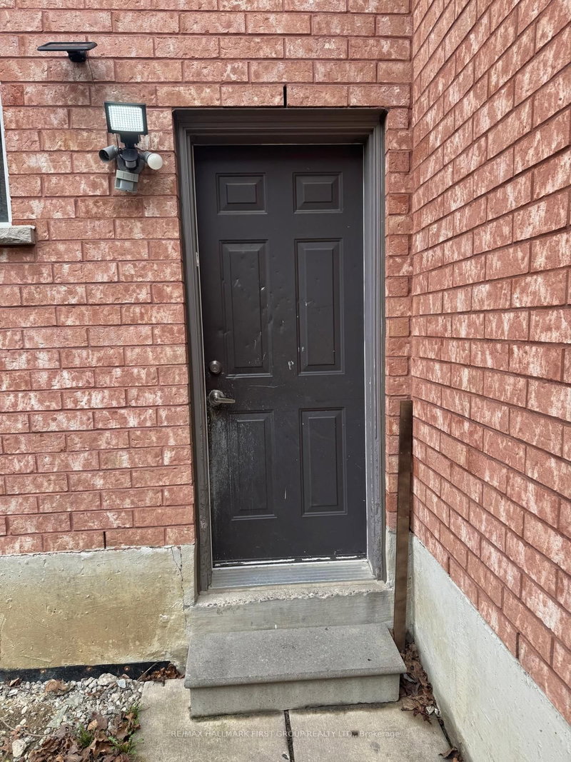 100 Fiddleneck Cres, Brampton, L6R 2E2 | Image 2