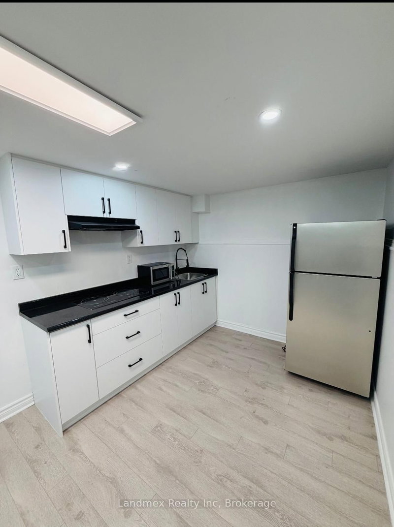 Lower - 6636 Edenwood Dr, Mississauga, L5N 3J9 | Image 3