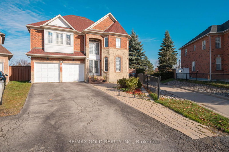 51 Jack Rabbit Cres, Brampton, L6R 2E4 | Image 2