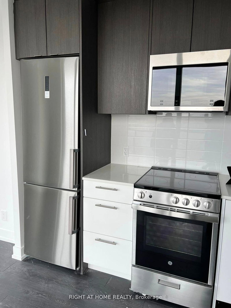 708 - 225 Veterans Dr, Brampton, L7A 0B5 | Image 2