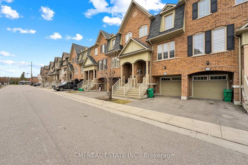 39 Sea Drifter Cres, Brampton, L6P 2S1 | Image 2