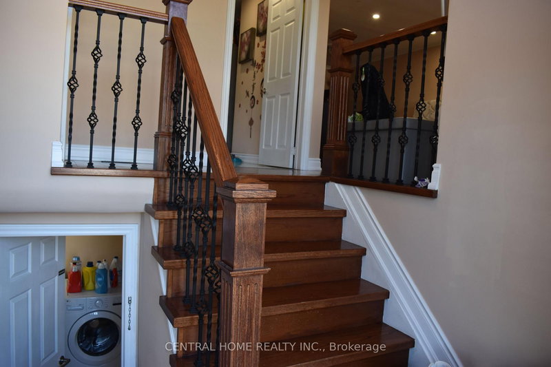 59 Blaney Cres, Toronto, M3N 1L3 | Image 3