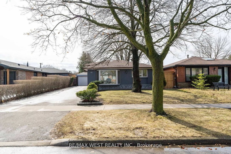 11 Farley Cres, Toronto, M9R 2A5 | Image 2