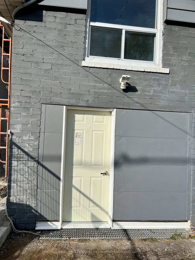 Upper - 585 Byngmount Avenue