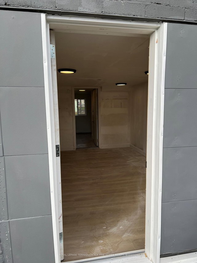 Upper - 585 Byngmount Avenue