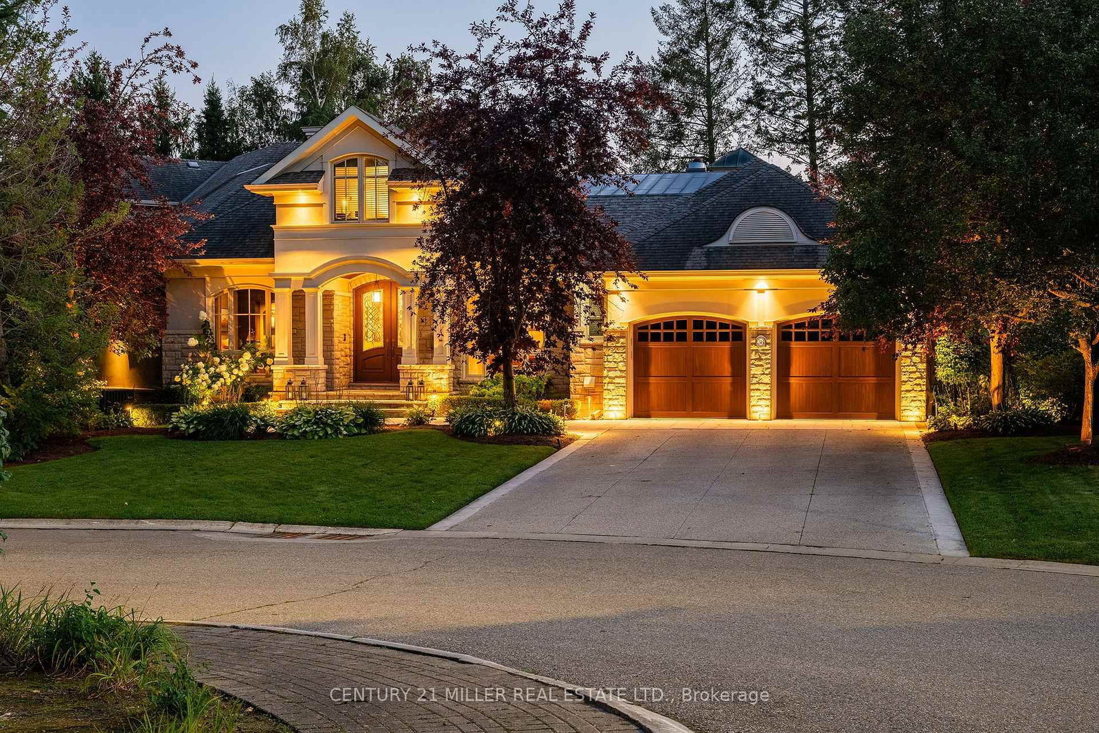 Detached House sold at 38 Shorewood Place, Oakville, Ontario, L6K 3Y4 - Southwest - MLS: W12578704