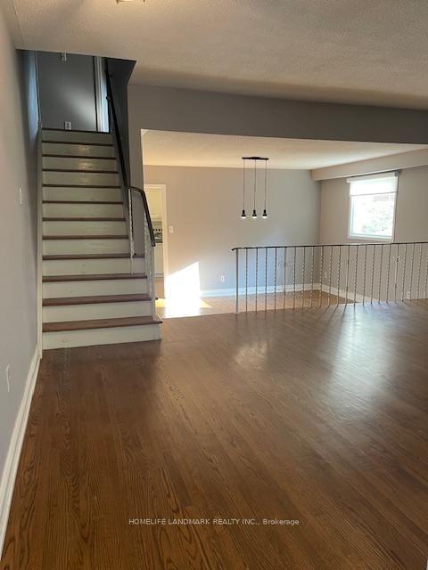 2086 Thornlea Dr, Oakville, L6L 1K6 | Image 2