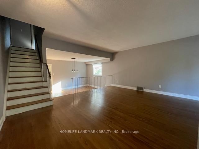 2086 Thornlea Dr, Oakville, L6L 1K6 | Image 3