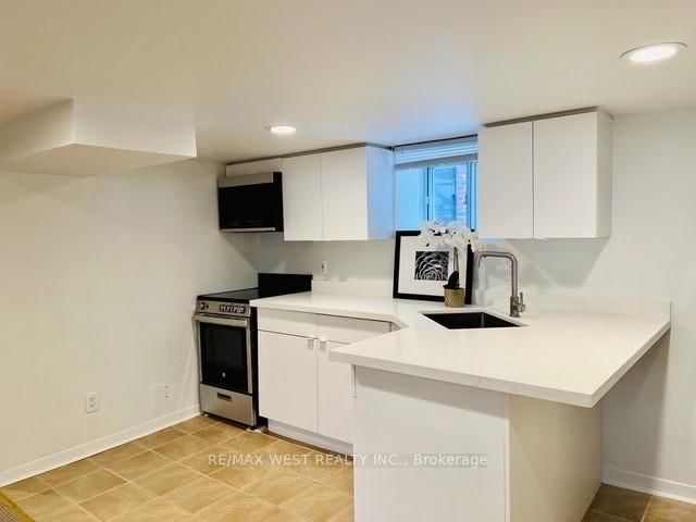 Bsmt - 27 Oakview Avenue