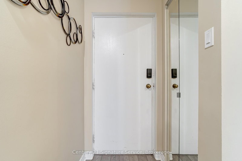 15 - 2001 Bonnymede Dr, Mississauga, L5J 4H8 | Image 2