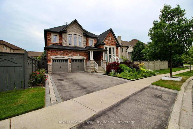 39 Dalmeny Dr, Brampton, L6X 2Y4 | Image 2