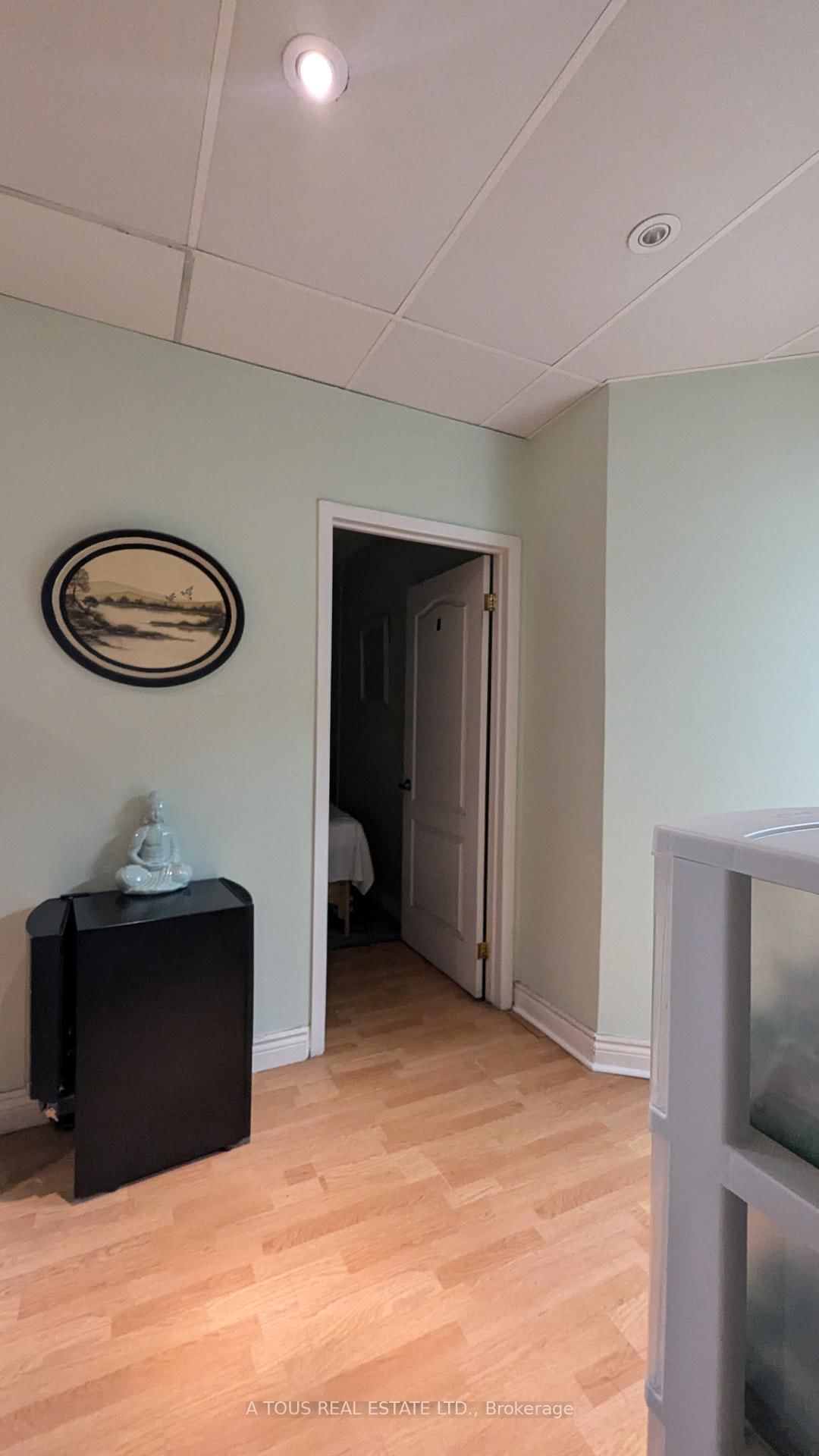 205 Queen Street S - Photo 10