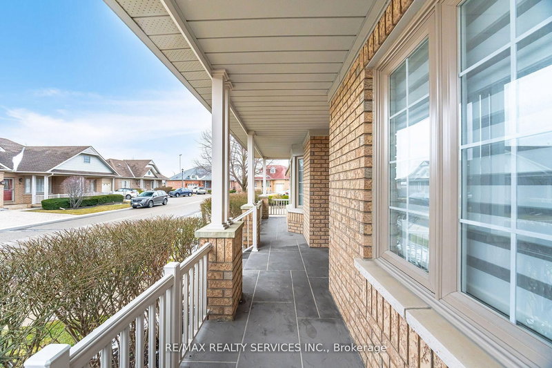 3 Tuscany Lane, Brampton, L6R 1W5 | Image 2