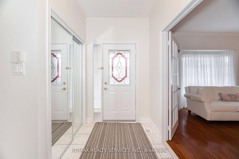 3 Tuscany Lane, Brampton, L6R 1W5 | Image 3