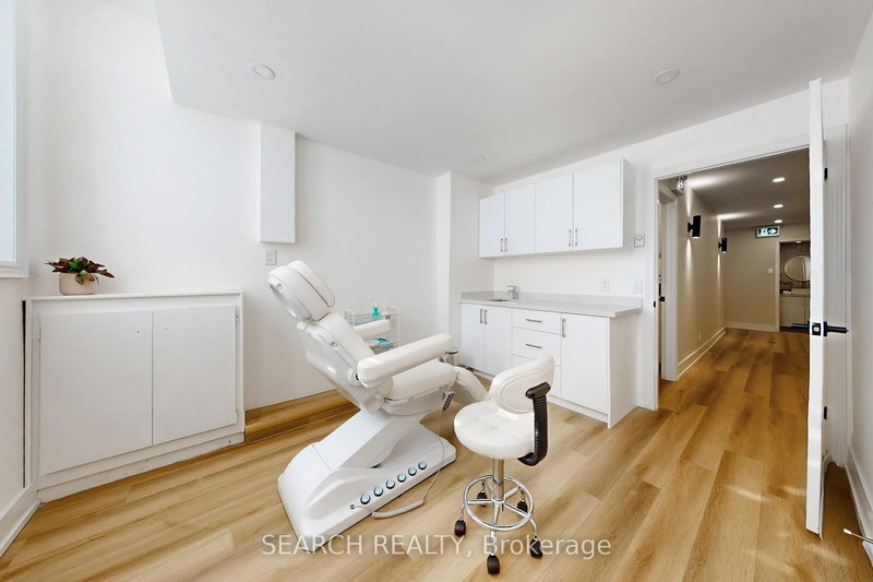 42 Village Ctre, Mississauga, L4Z 1V9 | Image 2