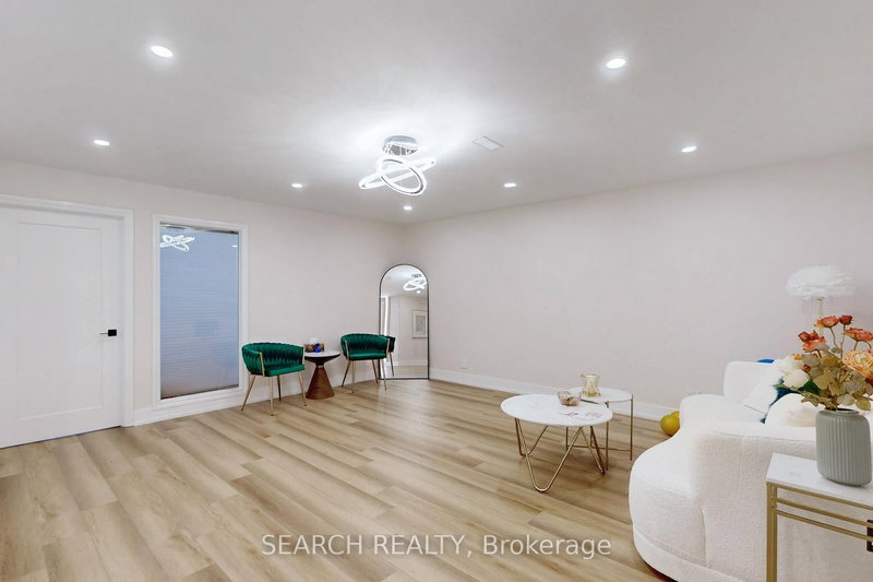 42 Village Ctre, Mississauga, L4Z 1V9 | Image 3