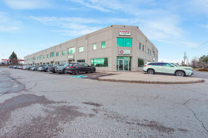 112 {Main Floor} - 2 Automatic Dr, Brampton, L6S 6K8 | Image 2