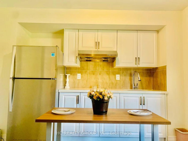 Backyard Apt - 2123 Royal Gala Circ, Mississauga, L4Y 0H2 | Image 2