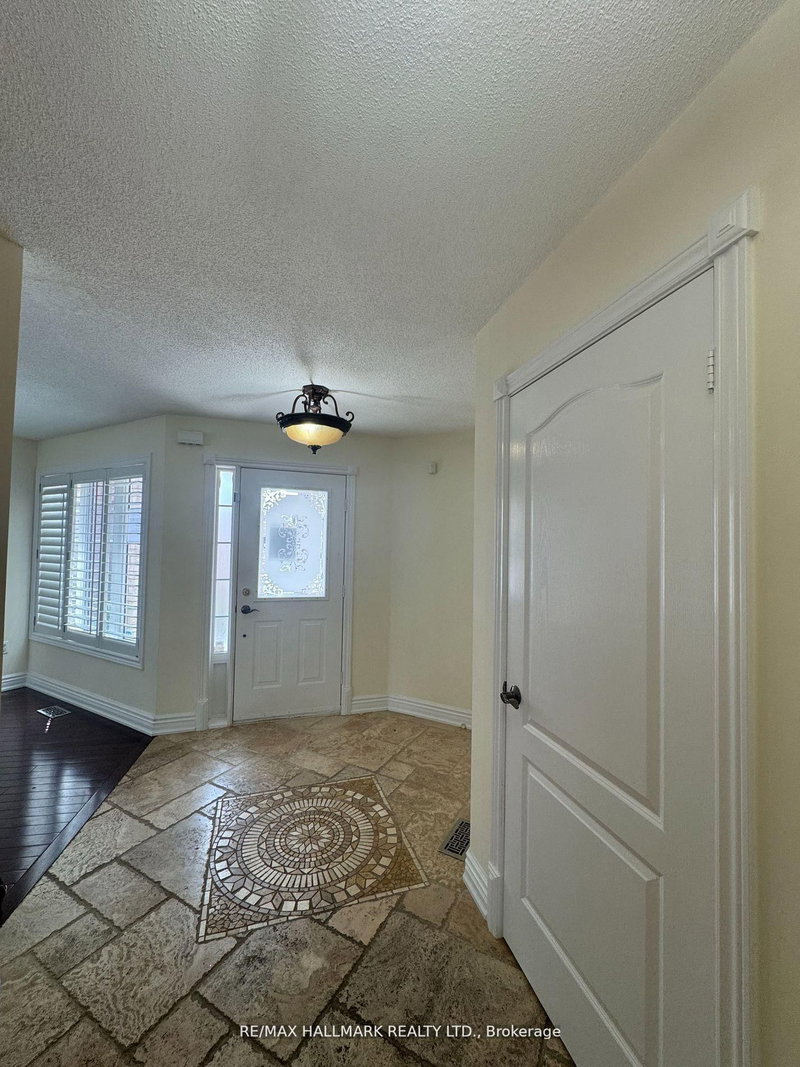 203 Landsbridge St, Caledon, L7E 2J6 | Image 2