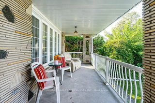 61 Brewster Crescent